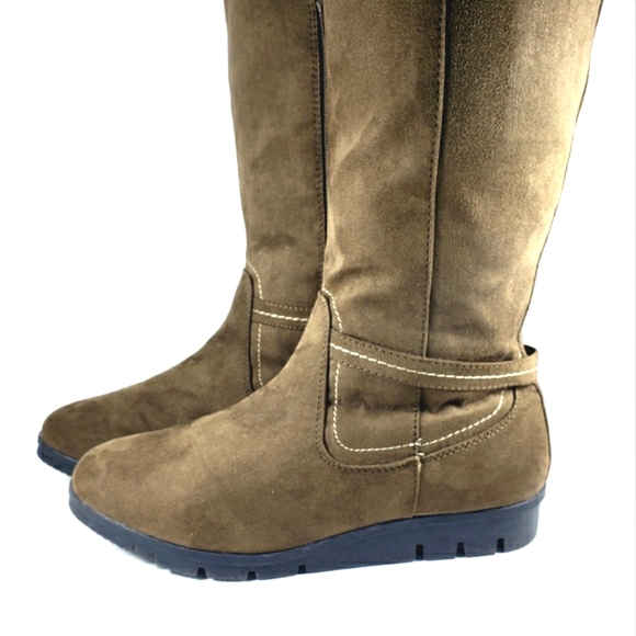 Basic Editions Brown Faux Seude, Pull On, Western Riding Boots. WMS 8 - Picture 4 of 10